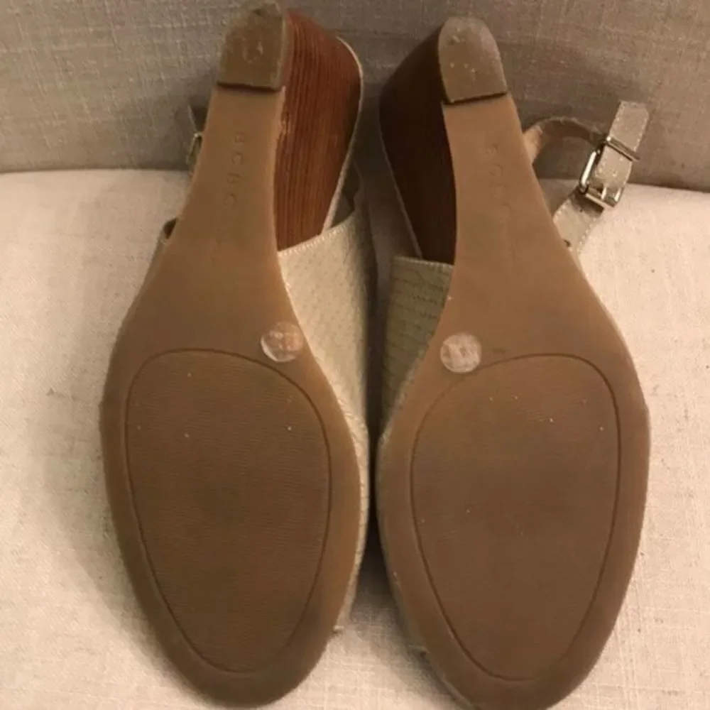Euc BCBG Taupe Color Wedges